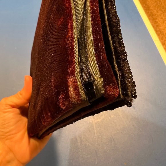 Indeed Beaded Small Clutch Strap Purse Black  Maroon Velour - Picture 3 of 8